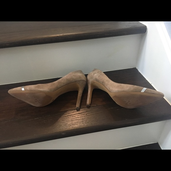 Vince Camuto tan suede pumps - Picture 2 of 4